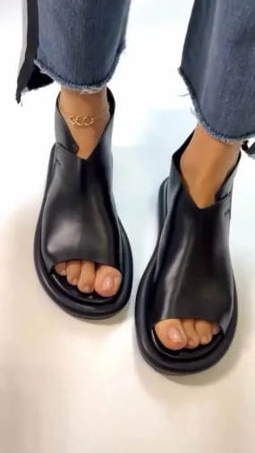Flat slip-on fish mouth sandals