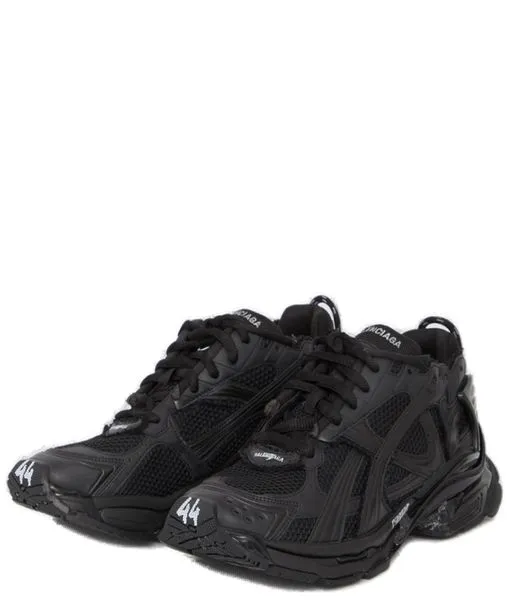 LOW RUNNER BLACK TRAINER