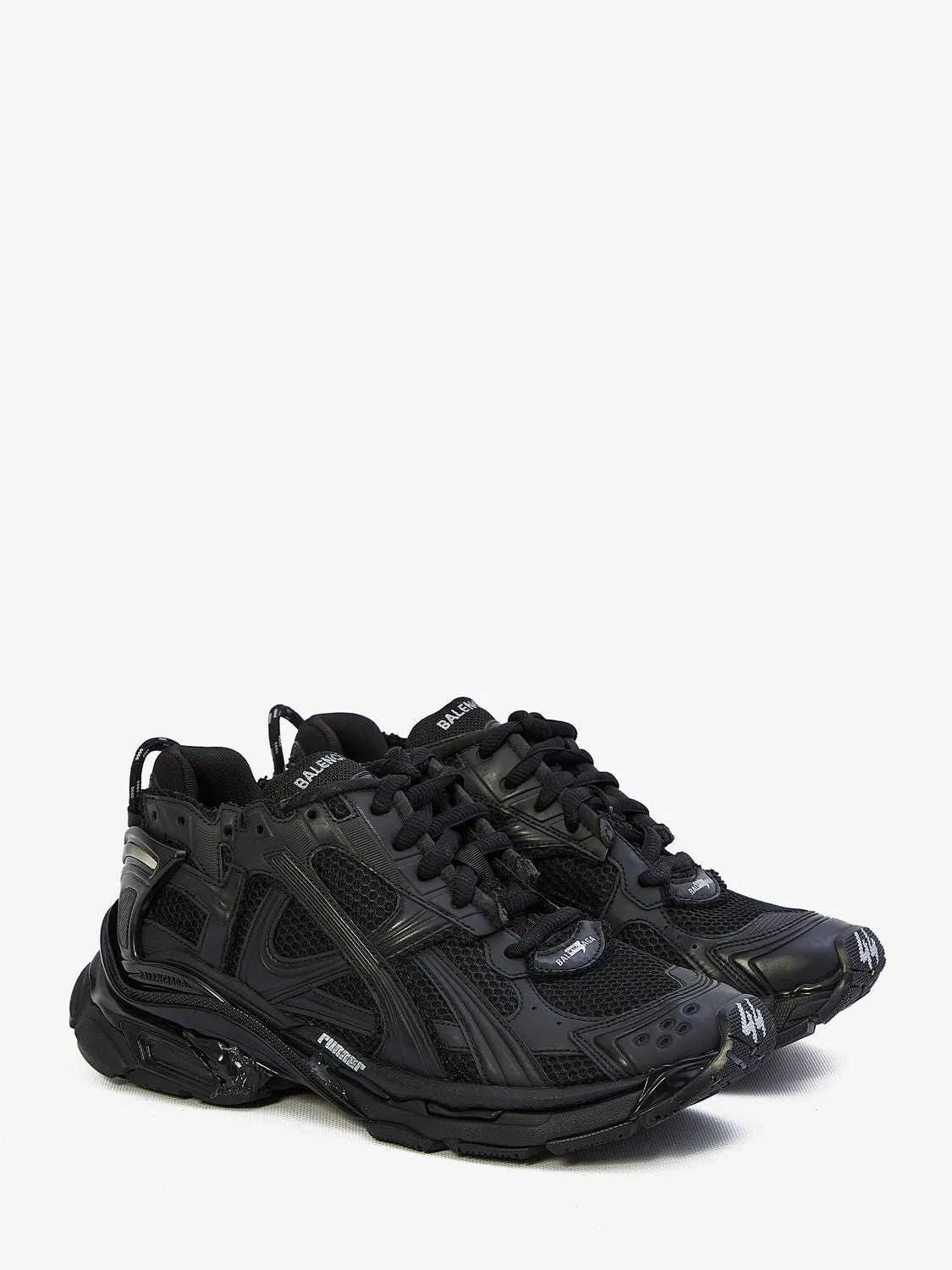 LOW RUNNER BLACK TRAINER