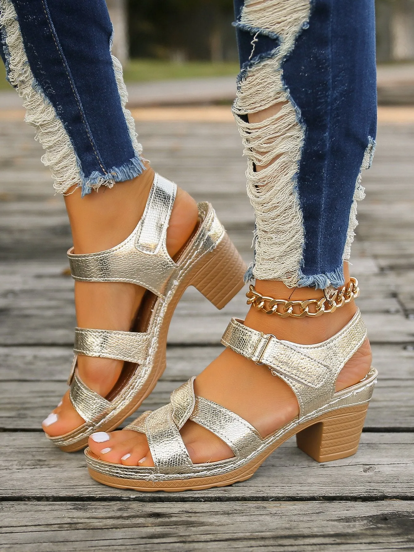 Open-toe criss-cross strap sandals