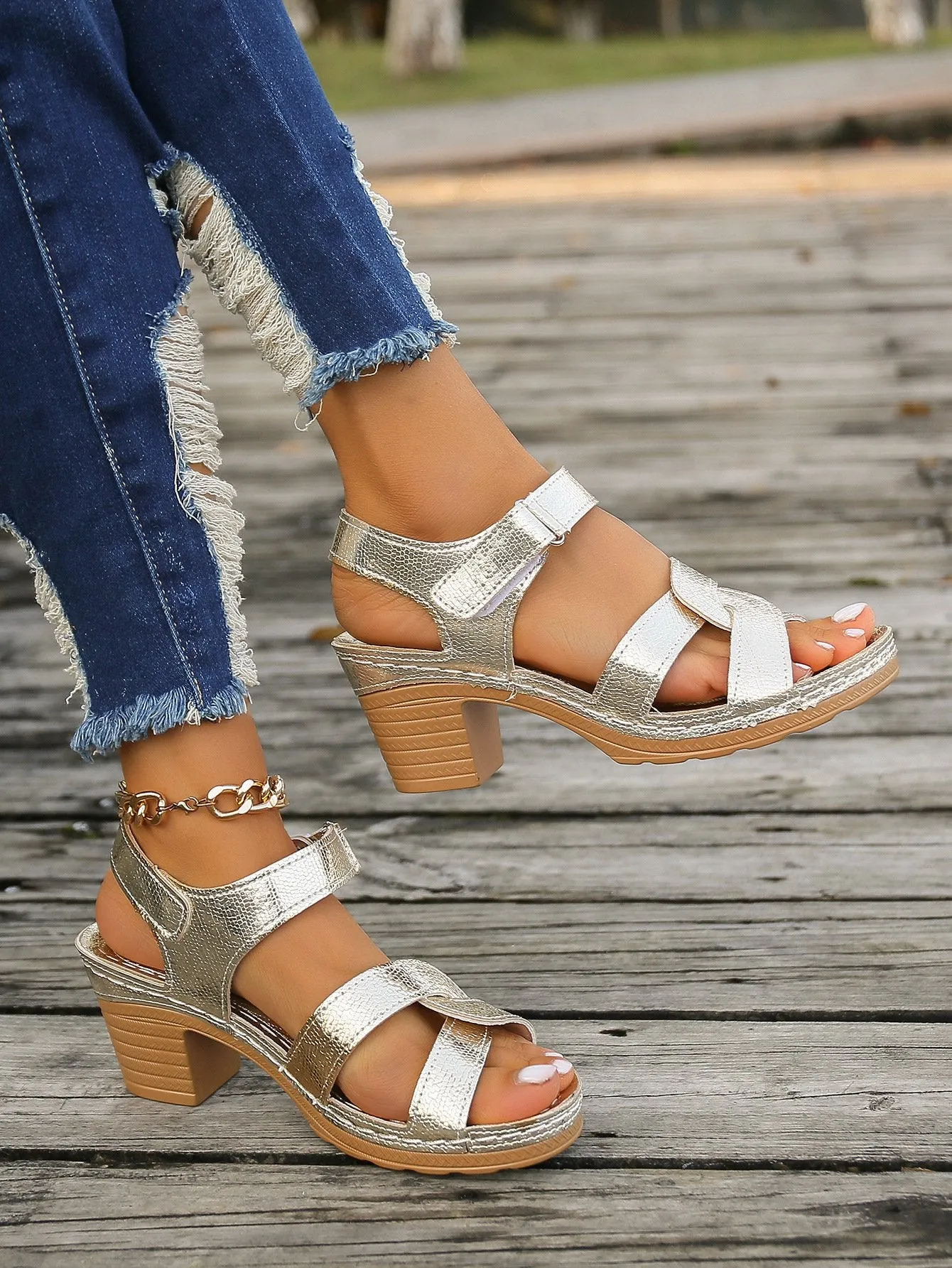 Open-toe criss-cross strap sandals