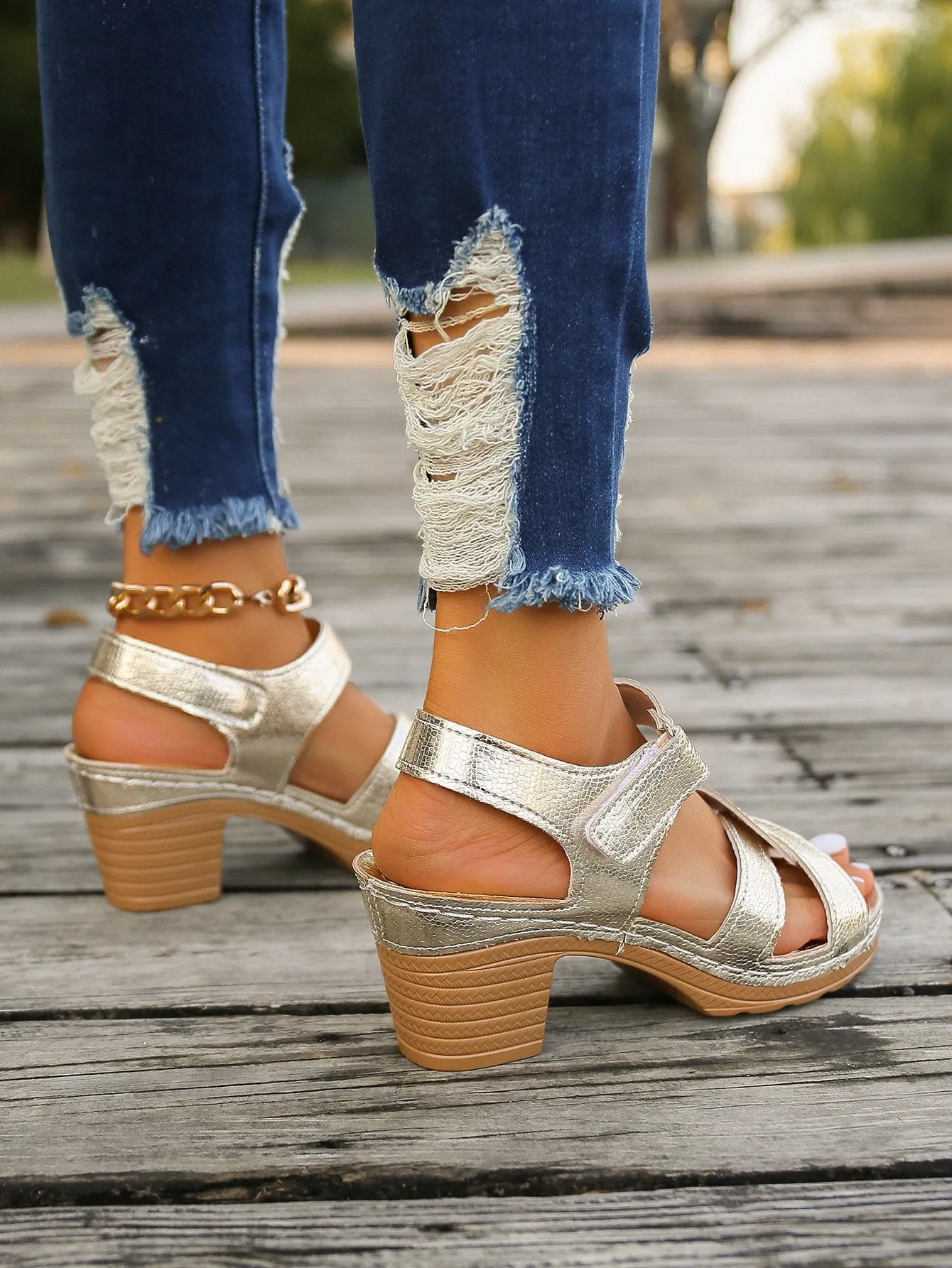 Open-toe criss-cross strap sandals