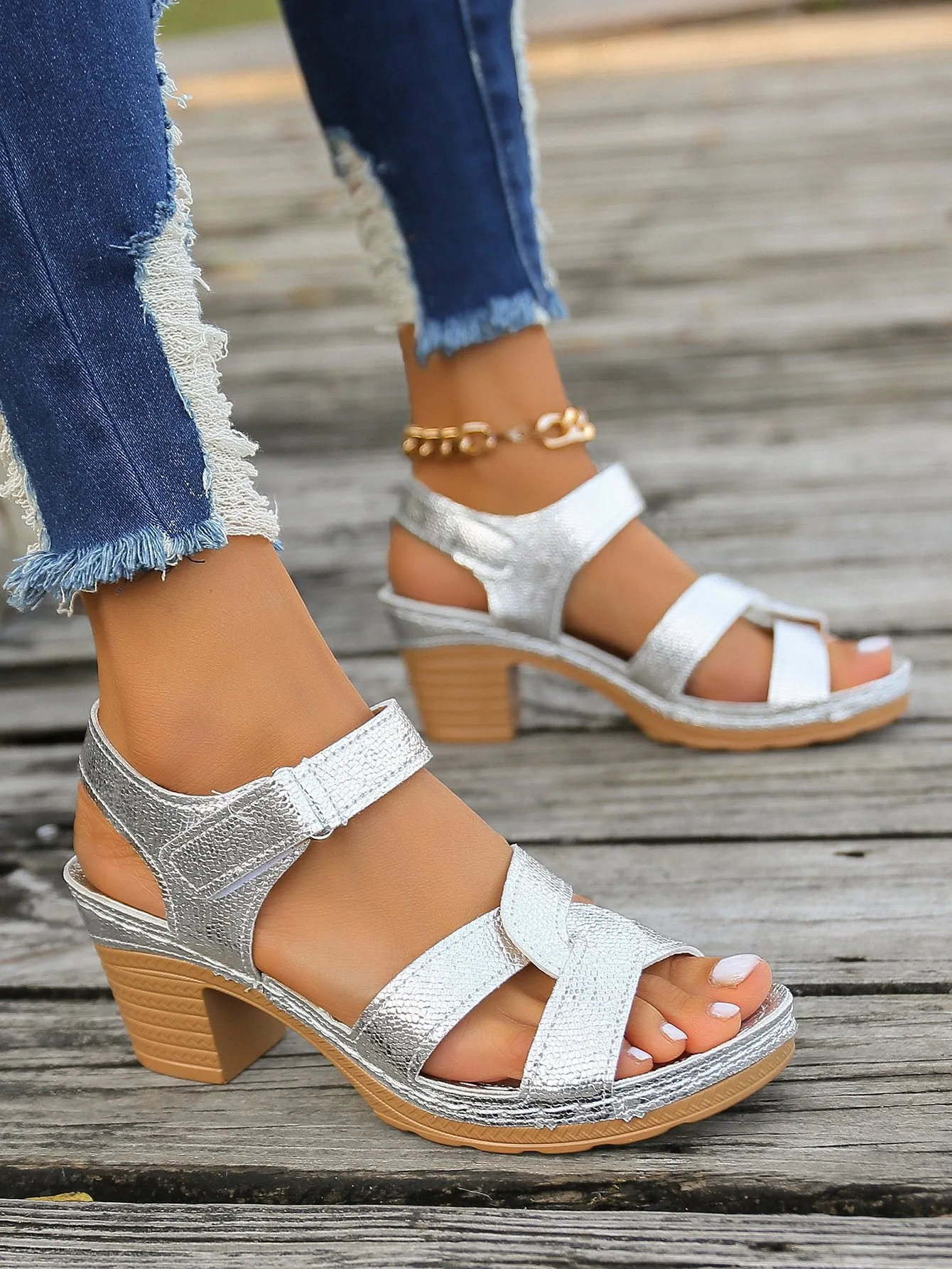 Open-toe criss-cross strap sandals