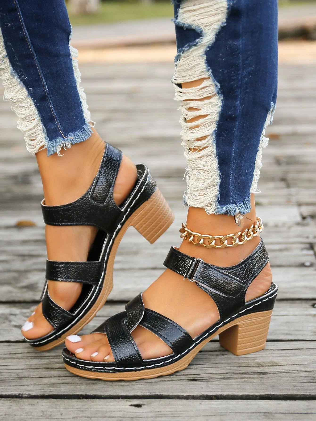 Open-toe criss-cross strap sandals