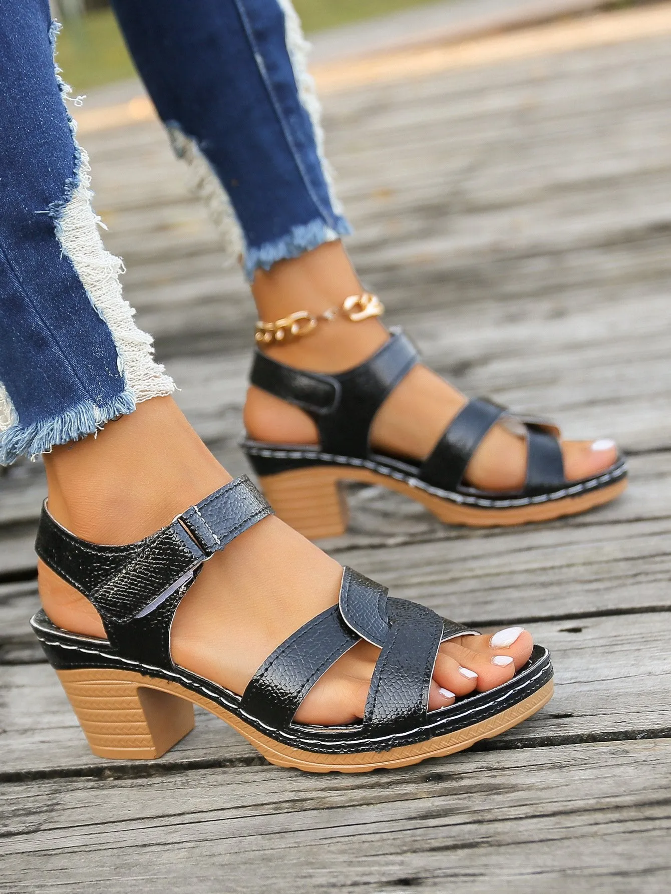 Open-toe criss-cross strap sandals