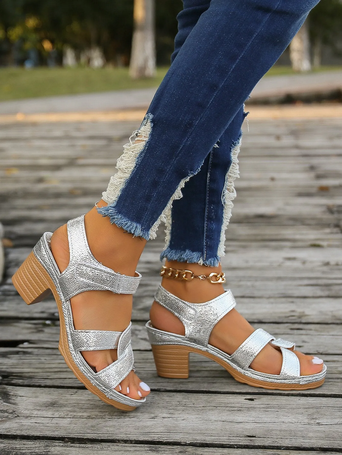 Open-toe criss-cross strap sandals