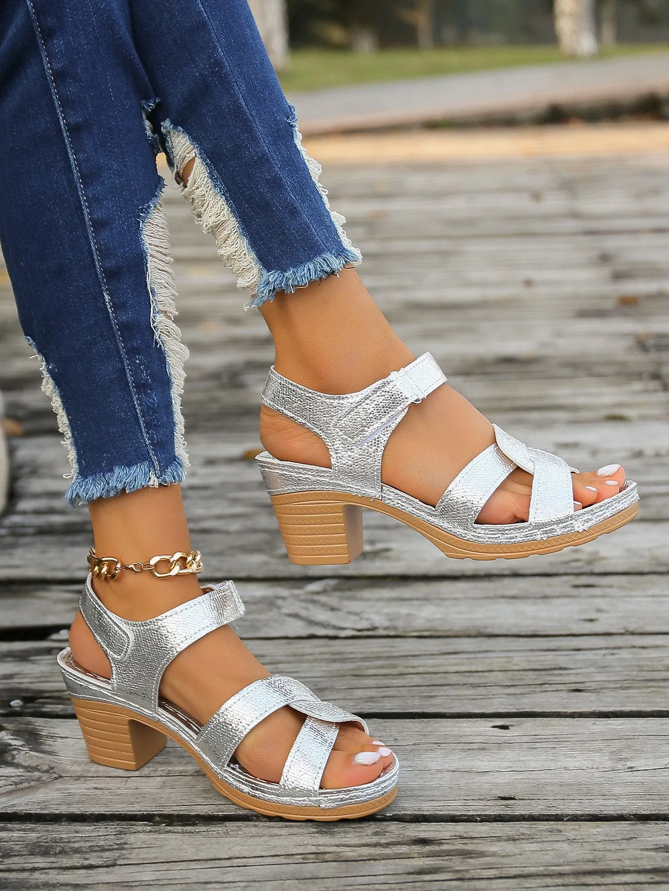 Open-toe criss-cross strap sandals